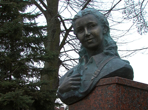 Pomnik Inki odsłonięto przy kościele św. Rodziny w Pile - grafika