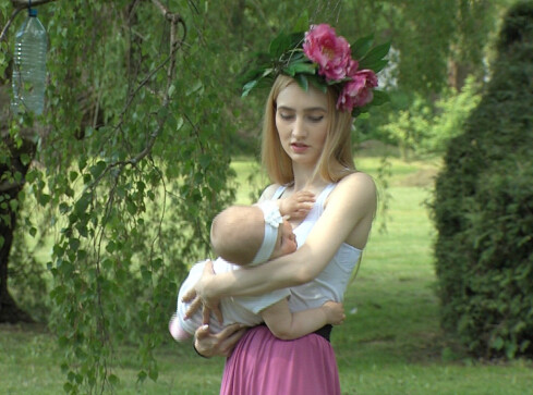 Specjalne ławki - naprzeciw matkom karmiącym - grafika