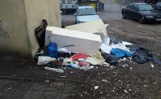 Zaśmiecona Staromiejska w Pile