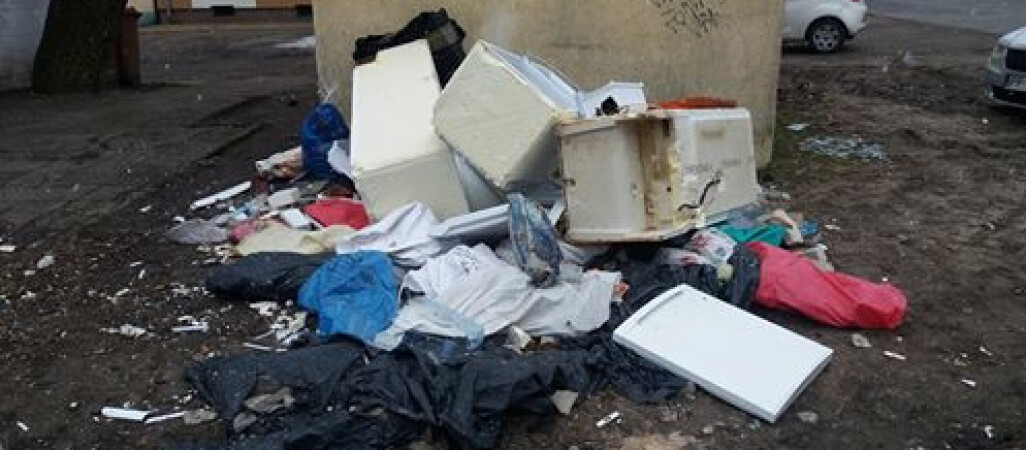 Zaśmiecona Staromiejska w Pile