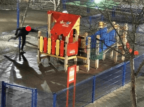 Wandal z placu zabaw trafił na wytrzeźwiałkę - grafika