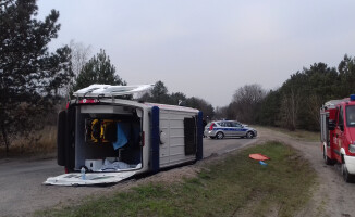 Na Przemysłowej wypadek osobówki i karetki