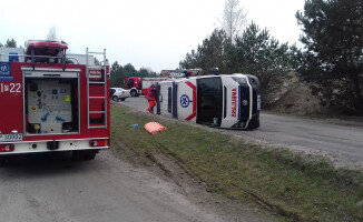 Na Przemysłowej wypadek osobówki i karetki