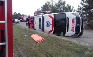 Na Przemysłowej wypadek osobówki i karetki