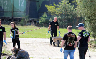 Locust BMW Piła oraz Xtreme Brothers Piła sprzątali lotnisko