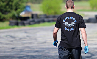 Locust BMW Piła oraz Xtreme Brothers Piła sprzątali lotnisko