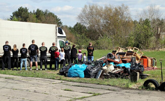 Locust BMW Piła oraz Xtreme Brothers Piła sprzątali lotnisko