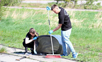 Locust BMW Piła oraz Xtreme Brothers Piła sprzątali lotnisko