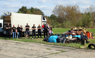 Locust BMW Piła oraz Xtreme Brothers Piła sprzątali lotnisko