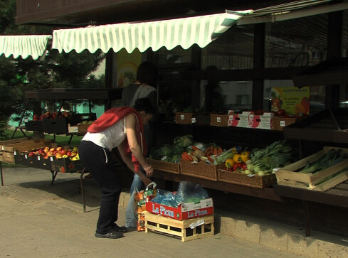 Markety zabijają rodzinne, małe sklepy - grafika