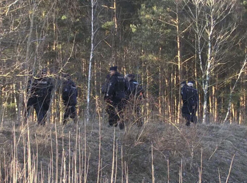 Policja wciąż szuka sprawcy napadu na sklep - grafika