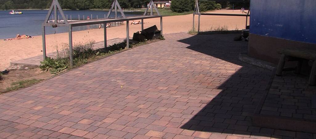 Mężczyzna wypadł z bazy nurkowej na Płotkach