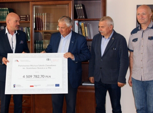 Pilska PWSZ z dużą kasą - grafika