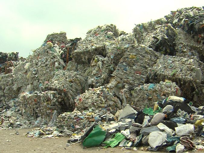 Nielegalne śmieci zagrażają mieszkańcom - grafika