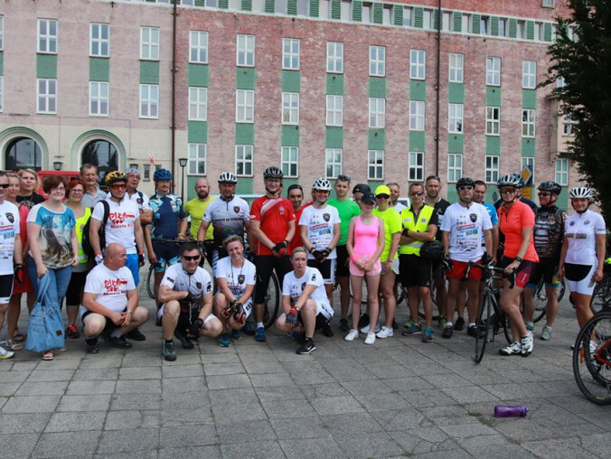 Piękna akcja: Mundurowi mundurowym - grafika