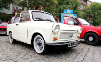 Perełki motoryzacji w centrum Trzcianki [GALERIA ZDJĘĆ]