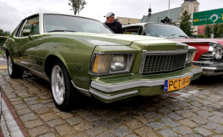 Perełki motoryzacji w centrum Trzcianki [GALERIA ZDJĘĆ]