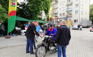 Perełki motoryzacji w centrum Trzcianki [GALERIA ZDJĘĆ]