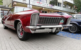 Perełki motoryzacji w centrum Trzcianki [GALERIA ZDJĘĆ]