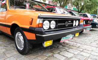 Perełki motoryzacji w centrum Trzcianki [GALERIA ZDJĘĆ]