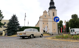 Perełki motoryzacji w centrum Trzcianki [GALERIA ZDJĘĆ]