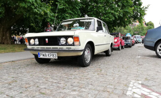 Perełki motoryzacji w centrum Trzcianki [GALERIA ZDJĘĆ]