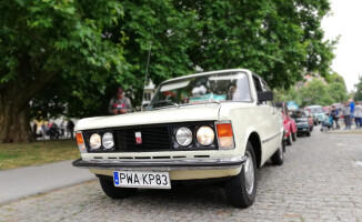 Perełki motoryzacji w centrum Trzcianki [GALERIA ZDJĘĆ]