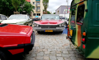 Perełki motoryzacji w centrum Trzcianki [GALERIA ZDJĘĆ]
