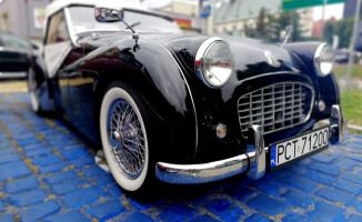 Perełki motoryzacji w centrum Trzcianki [GALERIA ZDJĘĆ]