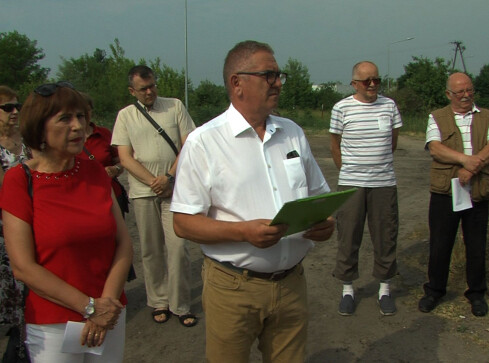 Mieszkańcy protestują przeciwko budowie masztu - grafika