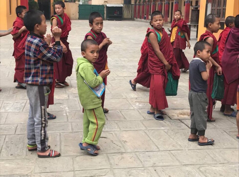 Rodziny z Piły pomagają nepalskim sierotom - grafika