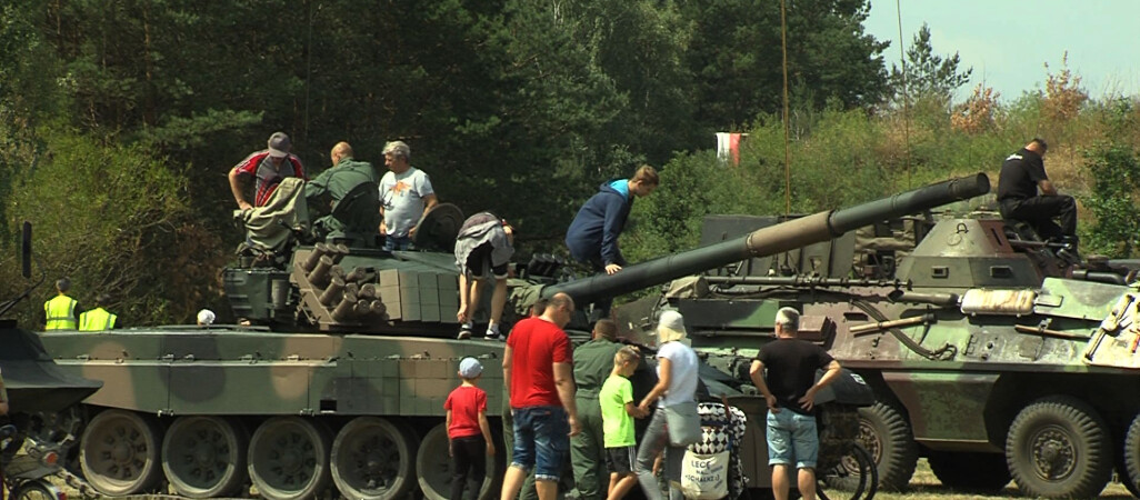 Trwa piknik militarny na pilskim lotnisku