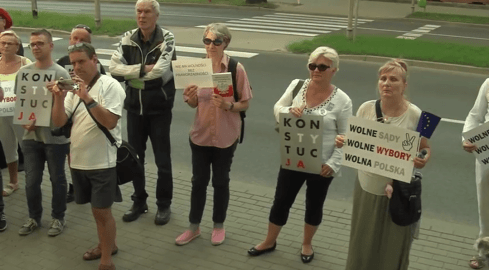 Protest przed pilskim Sądem Rejonowym - grafika