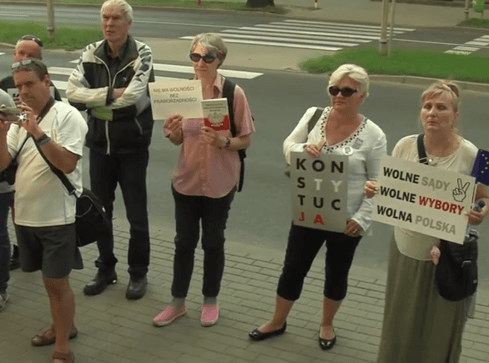 Protest przed pilskim Sądem Rejonowym - grafika