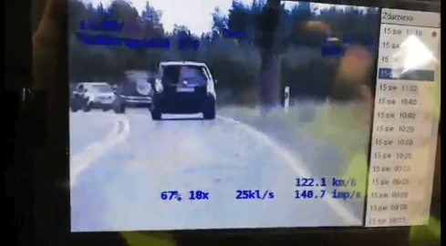 Odwrócił się do dziecka i doprowadził do czołówki - grafika