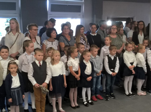 W ławkach pilskich szkół zasiadło 6359 uczniów - grafika