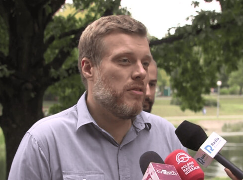 Adrian Zandberg - lider Partii Razem w Pile - grafika