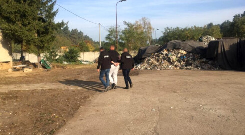CBŚP rozbiło grupę, która sprowadzała tu śmieci [VIDEO] - grafika