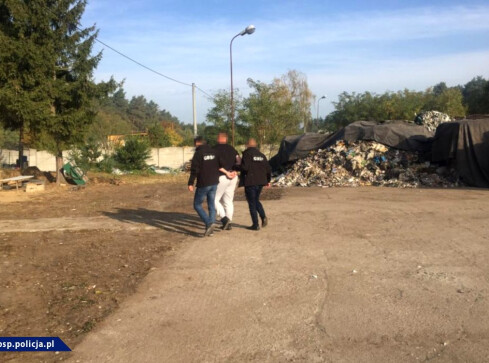 CBŚP rozbiło grupę, która sprowadzała tu śmieci [VIDEO] - grafika