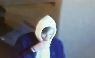 To oni mieli obrzucić pomnik papieża jajami