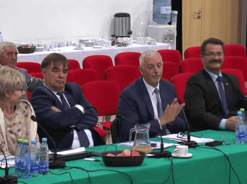 Kabaret na ostatniej sesji Rady Powiatu w Pile? - grafika