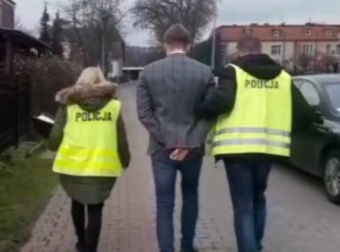 Wystawiali fałszywe zwolnienia lekarskie za łapówki - grafika