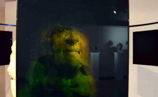 Rzeźba i hologram w pilskim BWA