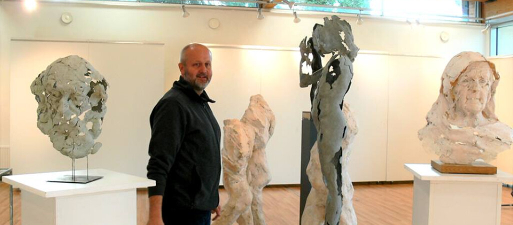 Rzeźba i hologram w pilskim BWA