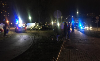 Przejechał przez rondo i uderzył w busa