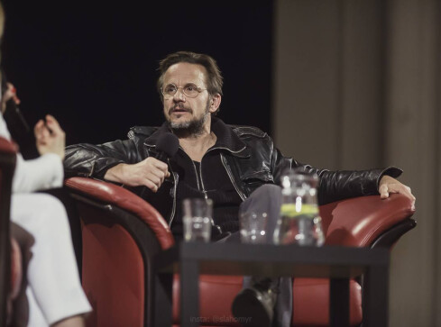 Bartłomiej Topa promował film "Dziura w głowie" - grafika