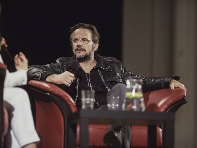 Bartłomiej Topa promował film "Dziura w głowie" - grafika