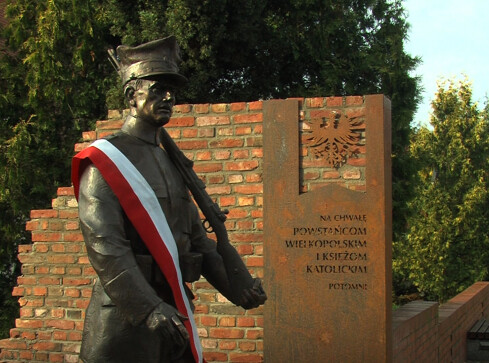 Dwa pomniki w czarnkowsko-trzcianeckim - grafika