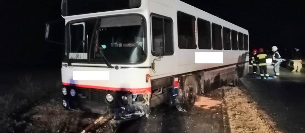 Zderzenie osobówki i autobusu