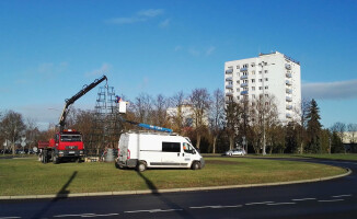 W centrum Piły stawiana jest choinka